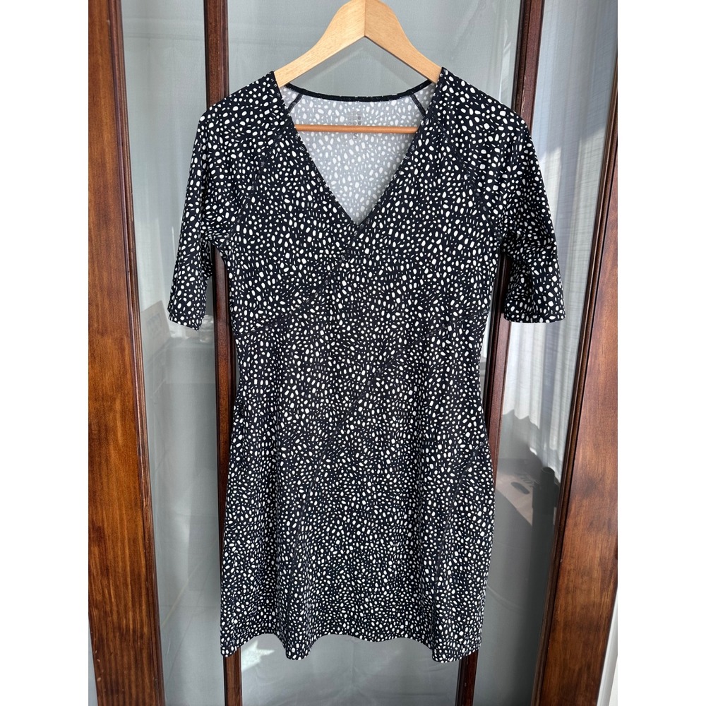 Title Nine Womens Black White Pebble Dot V-Neck Athletic Travel Dress Small S